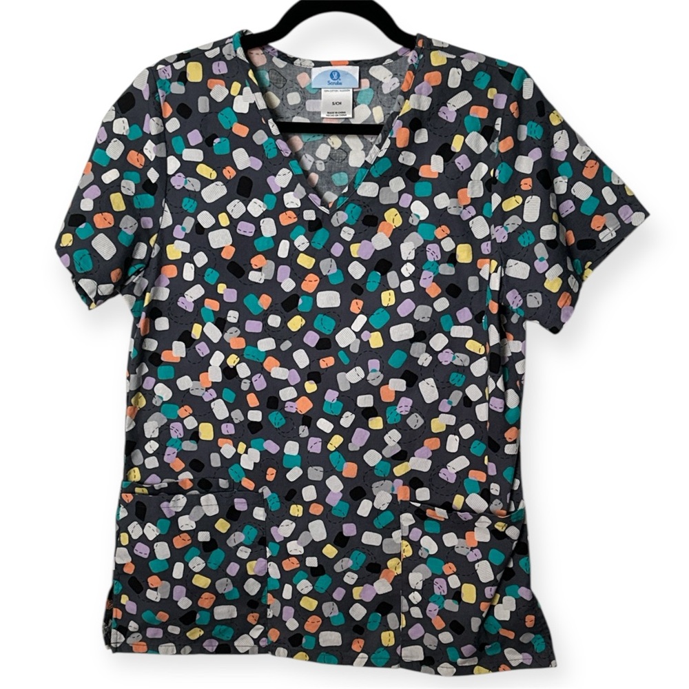 SB SCRUBS - Gray and Multicolor Patterned Scrub Top